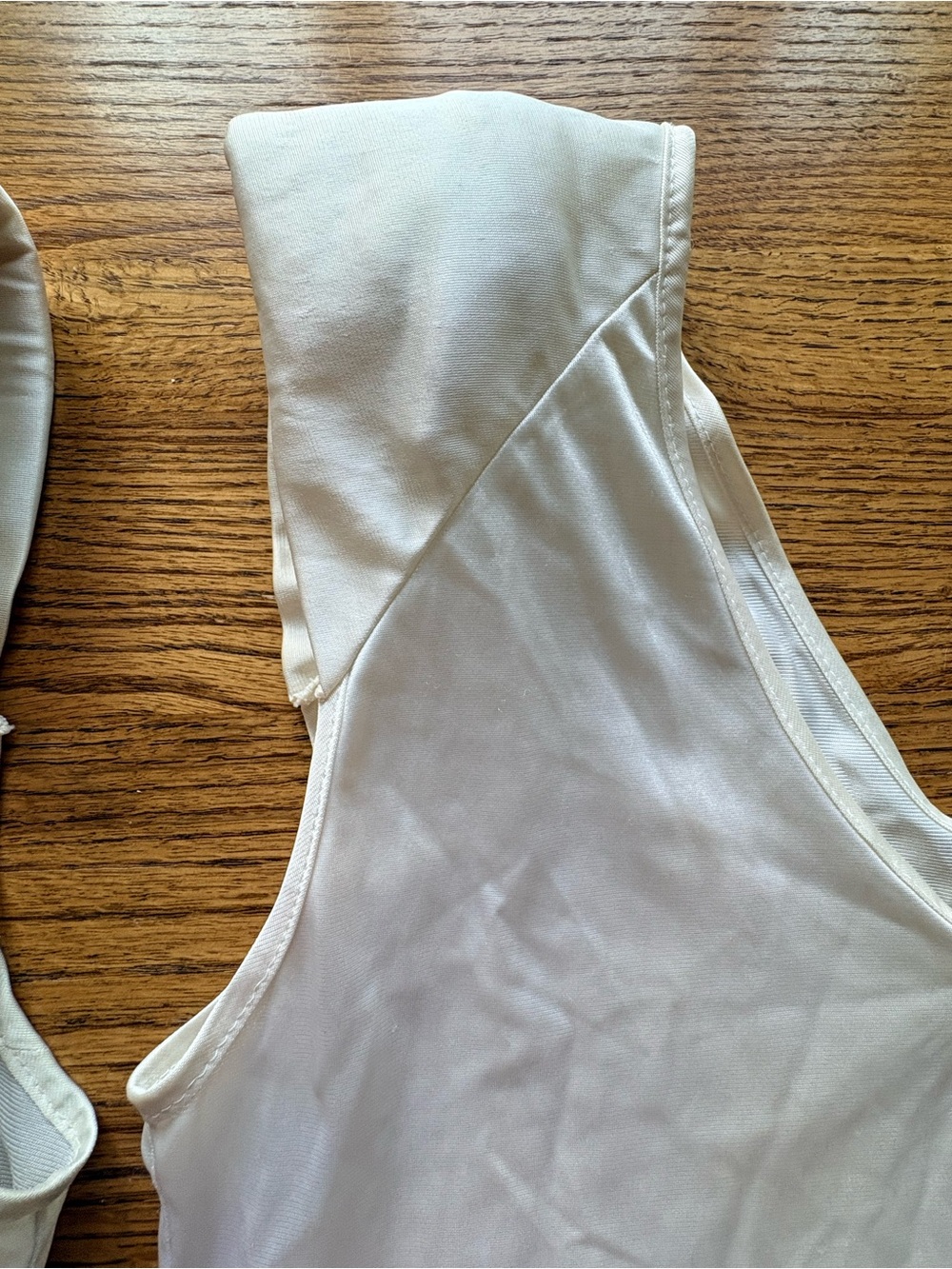 Legg Cream v-neck Medium Tank Tops with built in shoulder pads - set of 2 - Picture 5 of 11